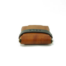 Cargar imagen en el visor de la galería, Billetera de cuero Z3 color Café Curry Moro
