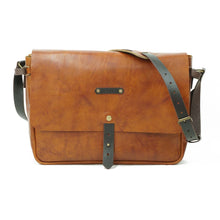 Cargar imagen en el visor de la galería, Maletín de cuero Messenger II 13 pulgadas color Curry correas Café Moro
