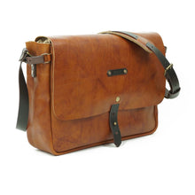 Cargar imagen en el visor de la galería, Maletín de cuero Messenger II 13 pulgadas color Curry correas Café Moro
