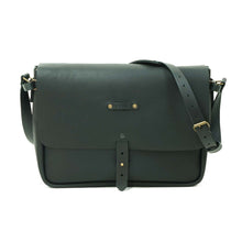Cargar imagen en el visor de la galería, Maletín de cuero Messenger II 15 pulgadas color Negro correas Negras
