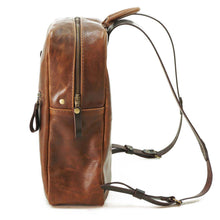 Cargar imagen en el visor de la galería, Mochila de Cuero Z7 - Café Texturado
