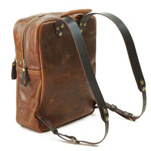 Cargar imagen en el visor de la galería, Mochila de Cuero Z7 - Café Texturado
