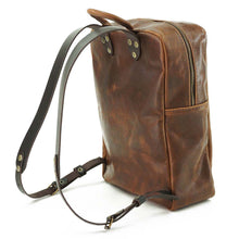 Cargar imagen en el visor de la galería, Mochila de Cuero Z7 - Café Texturado
