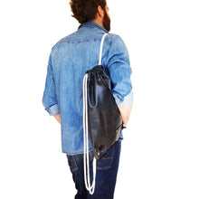 Cargar imagen en el visor de la galería, Mochila Saco de Cuero - Negro
