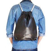 Cargar imagen en el visor de la galería, Mochila Saco de Cuero - Negro
