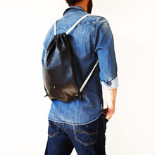 Cargar imagen en el visor de la galería, Mochila Saco de Cuero - Negro
