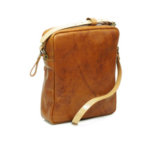Cargar imagen en el visor de la galería, Bandolera de cuero Satchel  Curry-Natural
