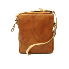 Cargar imagen en el visor de la galería, Bandolera de cuero Satchel  Curry-Natural
