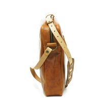 Cargar imagen en el visor de la galería, Bandolera de cuero Satchel  Curry-Natural
